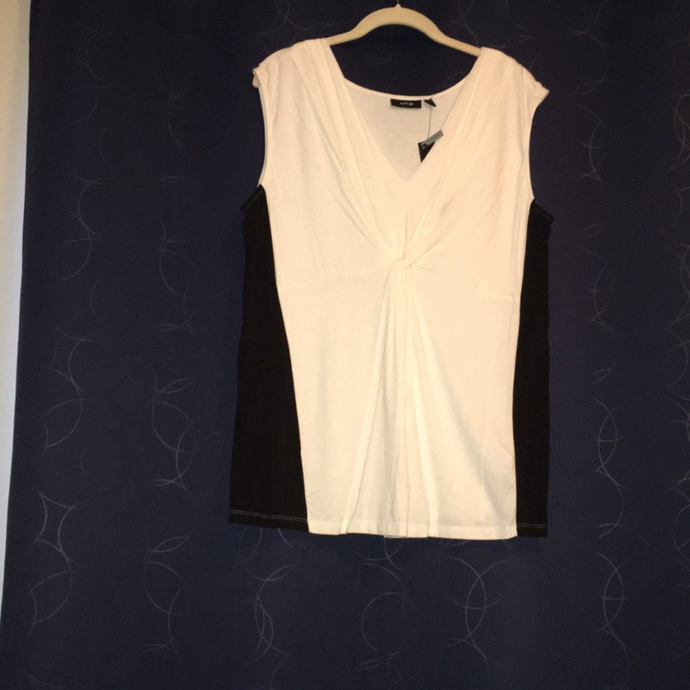 Apt 9 knit cream/blk sleeveless top